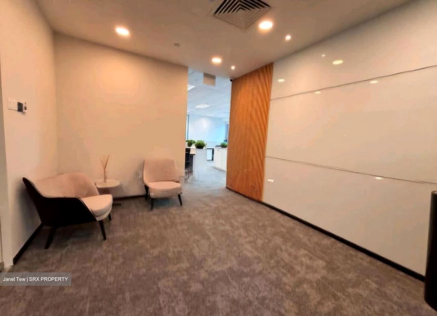 Chartered Bank Building (D1), Office #635878881